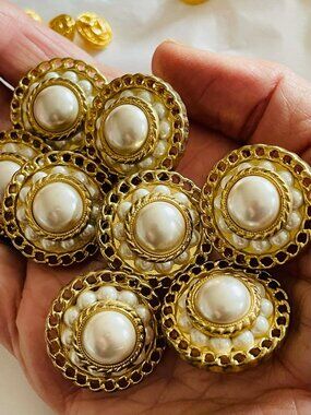 150 VINTAGE VARIOUS BUTTON LOT– Metal & Plastic, Pearl, Shank CRAFT SUPPLIES